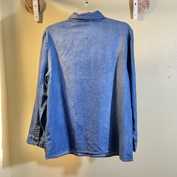 Chicos Women’s Sz L (2) Chambray Blue Denim Button Shirt Embroidered Boho - Picture 2 of 9